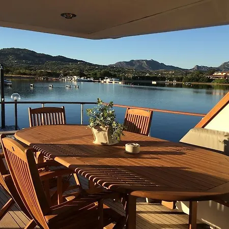 ספינת מלון Boats & Breakfast Porto Antico One